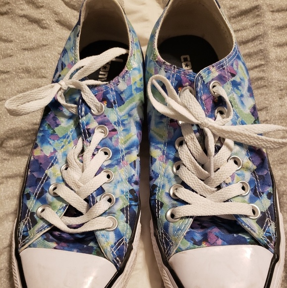 Converse - Picture 1 of 4